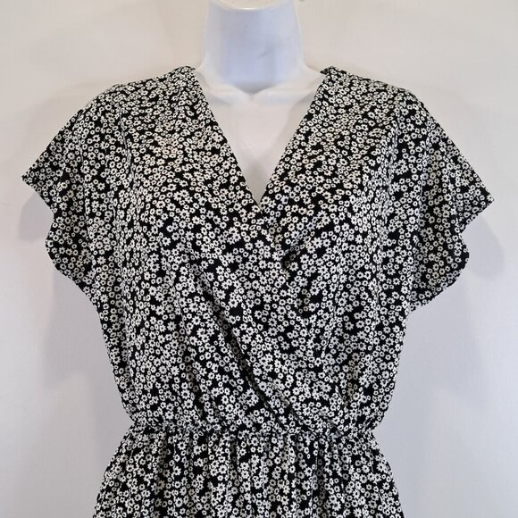 UNIQLO Floral Black and White V Neck Romper Size S - Picture 2 of 11